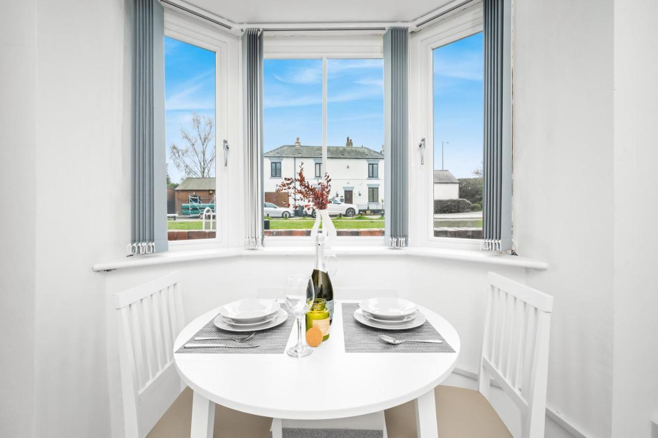 Beautiful Waterside Apartment - Parking - Perry Barr - Top Rated バーミンガム エクステリア 写真