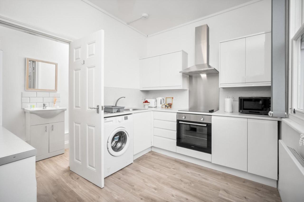 Beautiful Waterside Apartment - Parking - Perry Barr - Top Rated バーミンガム エクステリア 写真