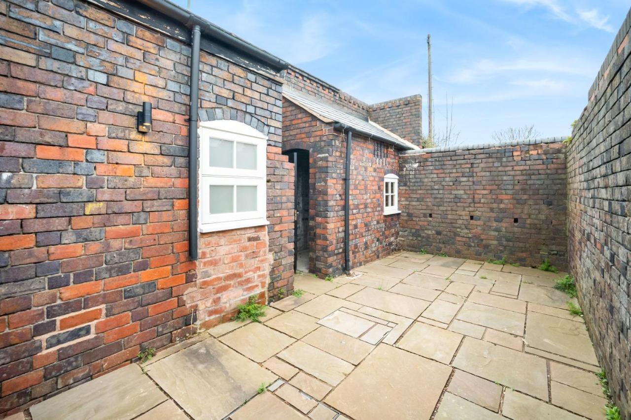 Beautiful Waterside Apartment - Parking - Perry Barr - Top Rated バーミンガム エクステリア 写真